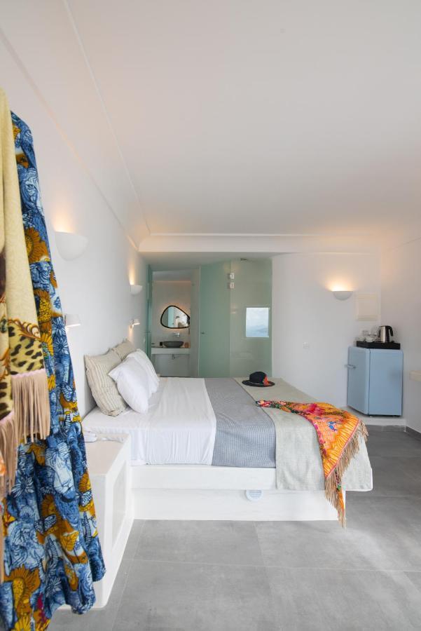 Aparthotel Caldera Cliff Illusion à Fira  Extérieur photo