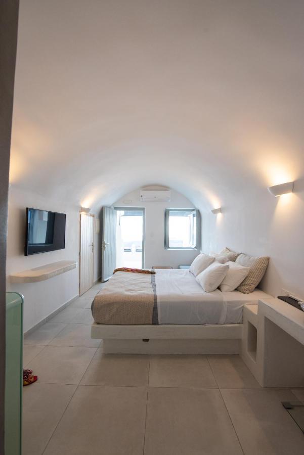 Aparthotel Caldera Cliff Illusion à Fira  Extérieur photo